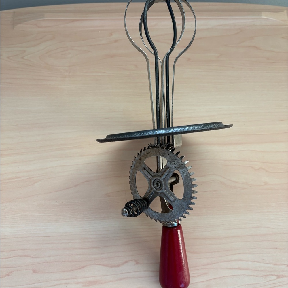 2 antique/vintage cookware, Stovetop Toaster & Red Handled Egg Beater/Hand Mixer - Picture 5 of 11